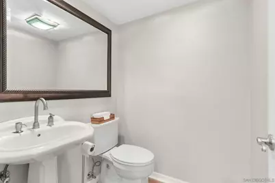  835 E Ave #B, Coronado, CA 92118 - Photo 17