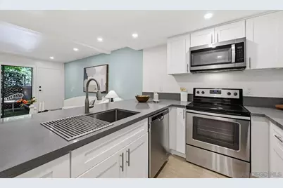  8362 Via Sonoma #c, La Jolla, CA 92037 - Photo 5