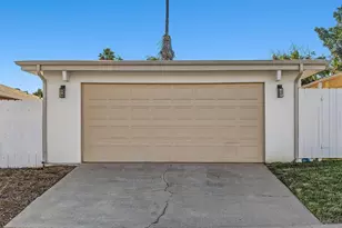 1811 Iris Way, Escondido, CA 92027 - Photo 33