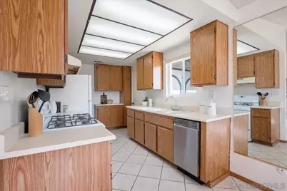  5103 Mandarin Dr, Oceanside, CA 92056 - Photo 7