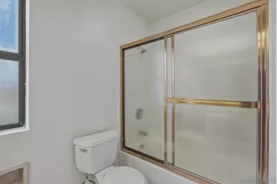  2875 Fallbrook Ln, San Diego, CA 92117 - Photo 27