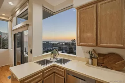  2875 Fallbrook Ln, San Diego, CA 92117 - Photo 11