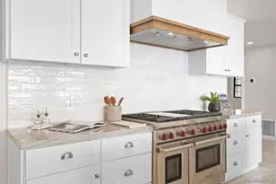 1185 Barcelona Dr, San Diego, CA 92107 - Photo 9