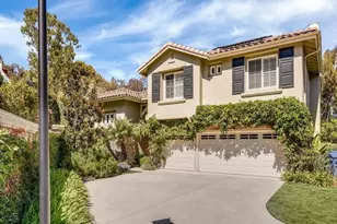 6061 Greenhedge Row, La Jolla, CA 92037 - Photo 3