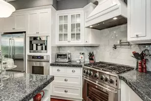 6061 Greenhedge Row, La Jolla, CA 92037 - Photo 9