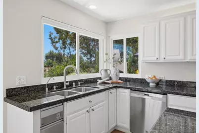  1821 Caminito Monrovia, La Jolla, CA 92037 - Photo 11