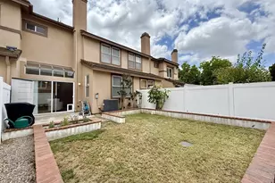992 S Country Glen Way, Anaheim, CA 92808 - Photo 37