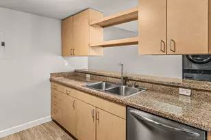 425 W Beech St, San Diego, CA 92101 - Photo 9