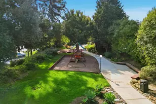 8963 Caminito Fresco, La Jolla, CA 92037 - Photo 43