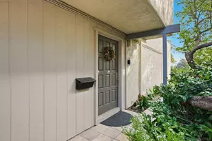 8963 Caminito Fresco, La Jolla, CA 92037 - Photo 3