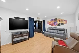 8963 Caminito Fresco, La Jolla, CA 92037 - Photo 19