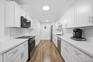 8963 Caminito Fresco, La Jolla, CA 92037 - Photo 15