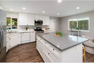  187 Del Sureno, Fallbrook, CA 92028 - Photo 5