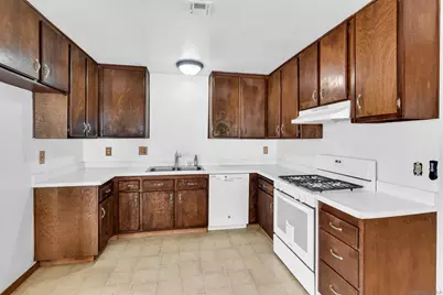  901 Saint George Ct, Spring Valley, CA 91977 - Photo 9