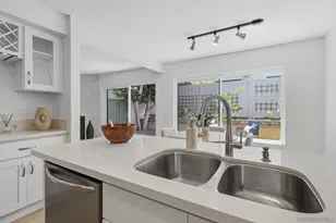 8067 Caminito Mallorca, La Jolla, CA 92037 - Photo 15