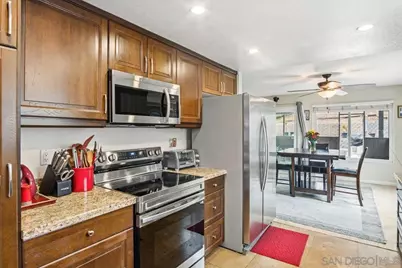  267 Hannalei Dr, Vista, CA 92083 - Photo 9