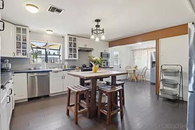  121 S Stephanie Lane, El Cajon, CA 92019 - Photo 5