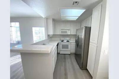  2220 Camino De La Reina #204, San Diego, CA 92108 - Photo 5