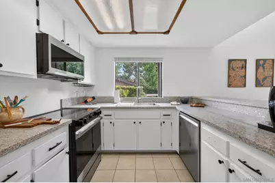  8356 Via Sonoma #D, La Jolla, CA 92037 - Photo 11