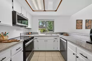 8356 Via Sonoma, La Jolla, CA 92037 - Photo 11