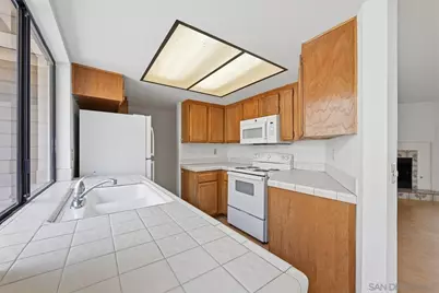  9260 Towne Centre Dr #17, San Diego, CA 92121 - Photo 7