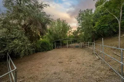  9907 Shadow Hills Dr, Sunland, CA 91040 - Photo 23