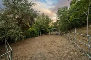 9907 Shadow Hills Dr, Sunland, CA 91040 - Photo 23