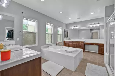  2124 Pamplona Ct, Escondido, CA 92025 - Photo 29