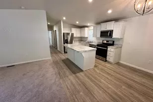 22899 Byron Rd, Crestline, CA 92325 - Photo 3