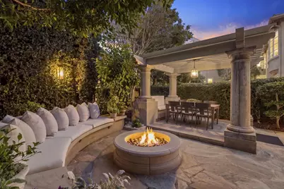  9643 Claiborne Square, La Jolla, CA 92037 - Photo 5