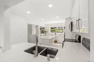 6567 Caminito Catalan, La Jolla, CA 92037 - Photo 9