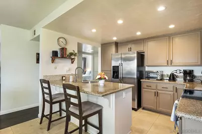  355 N Melrose Dr #E, Vista, CA 92083 - Photo 9