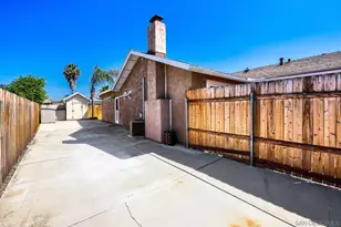 9322 Lake Country Dr, Santee, CA 92071 - Photo 27