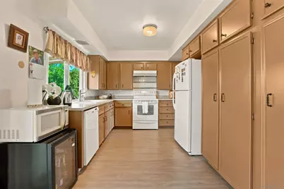  833 W Chase, El Cajon, CA 92020 - Photo 11