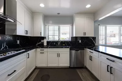  1840 Locust St, San Diego, CA 92106 - Photo 3