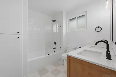  2610 Chestnut Ave, Carlsbad, CA 92010 - Photo 31