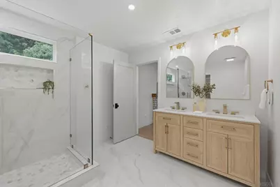  2610 Chestnut Ave, Carlsbad, CA 92010 - Photo 19