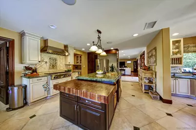 2540 Chatsworth, San Diego, CA 92106 - Photo 9