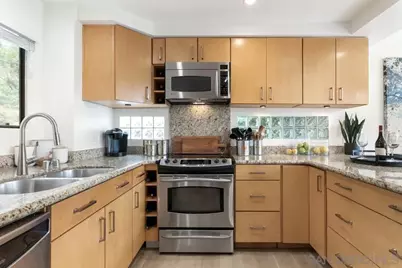  170 Las Banderas Drive, Solana Beach, CA 92075 - Photo 7