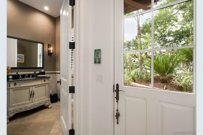  1040 Crest Dr, Encinitas, CA 92024 - Photo 13