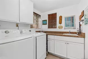 5735 Caminito Empresa, La Jolla, CA 92037 - Photo 19