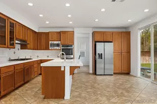 379 Edgewater Dr, San Marcos, CA 92078 - Photo 3