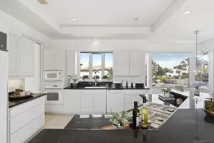 7802 Prospect Pl, La Jolla, CA 92037 - Photo 17
