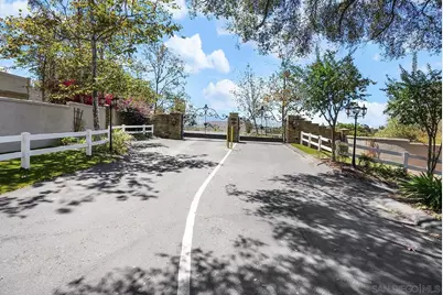  588 Twin Country Ln, Fallbrook, CA 92028 - Photo 3