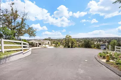  588 Twin Country Ln, Fallbrook, CA 92028 - Photo 33