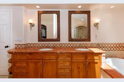  8745 Robin Hood Lane, La Jolla, CA 92037 - Photo 15