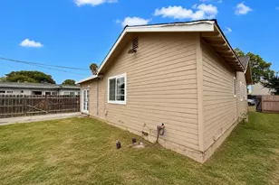 127 W 5th Ave, Escondido, CA 92025 - Photo 3