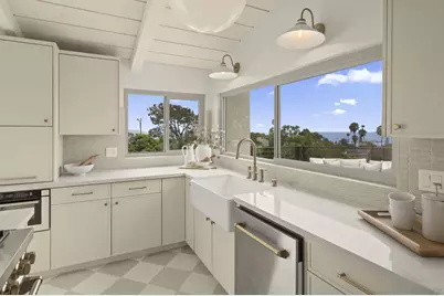  5636 Linda Rosa Ave, La Jolla, CA 92037 - Photo 15