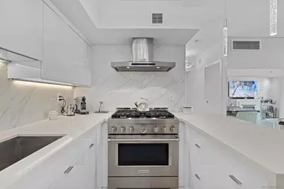  500 W Harbor Drive #1013, San Diego, CA 92101 - Photo 15