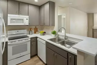  580 Camino De La Reina #321, San Diego, CA 92108 - Photo 3